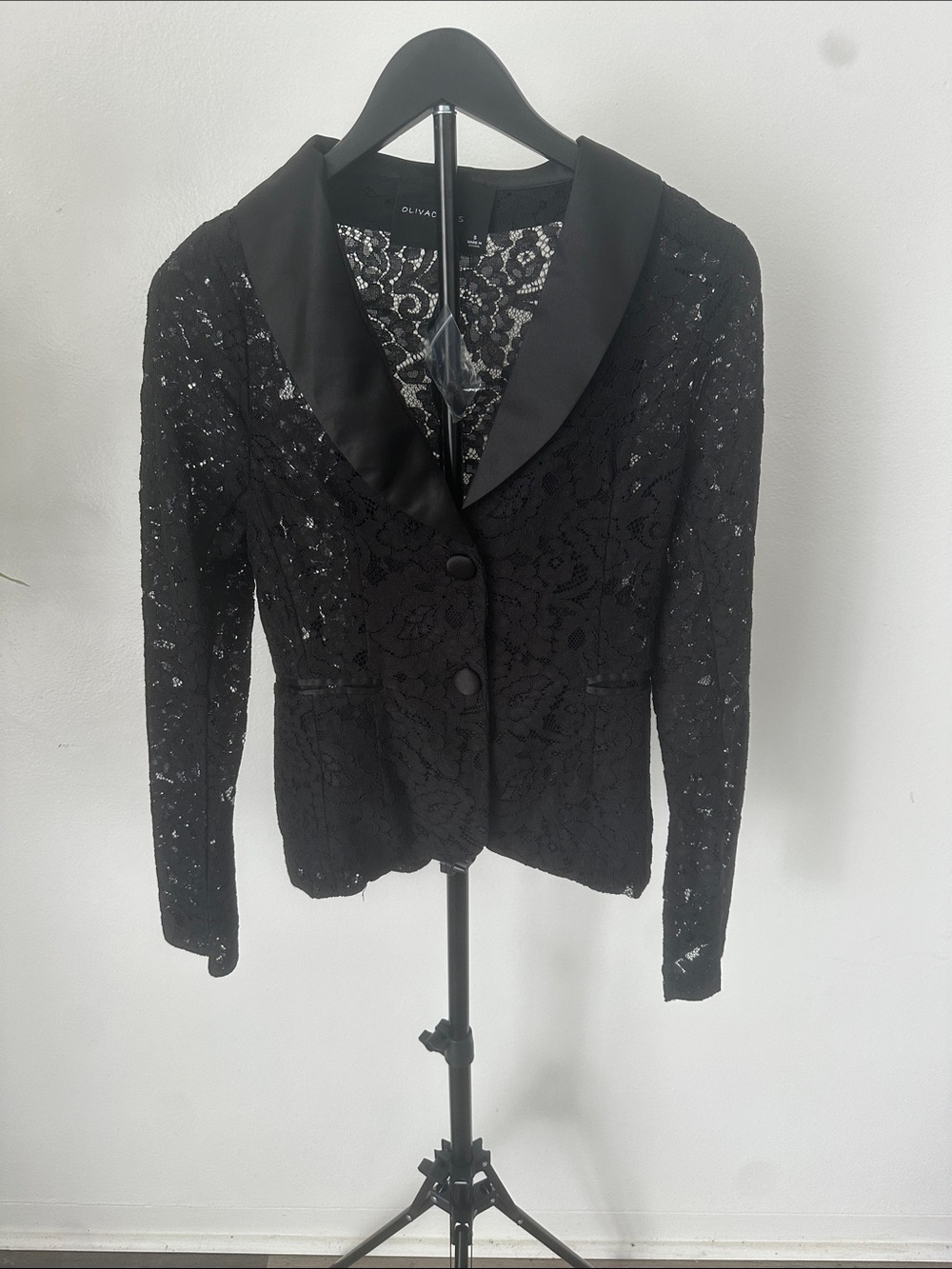 Black Double-breasted
Lace Tuxedo Blazer